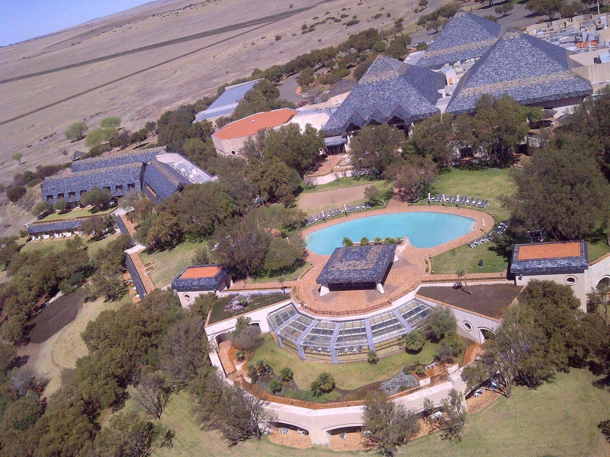 Black Mountain Leisure And Conference Hotel Groothoek Dış mekan fotoğraf
